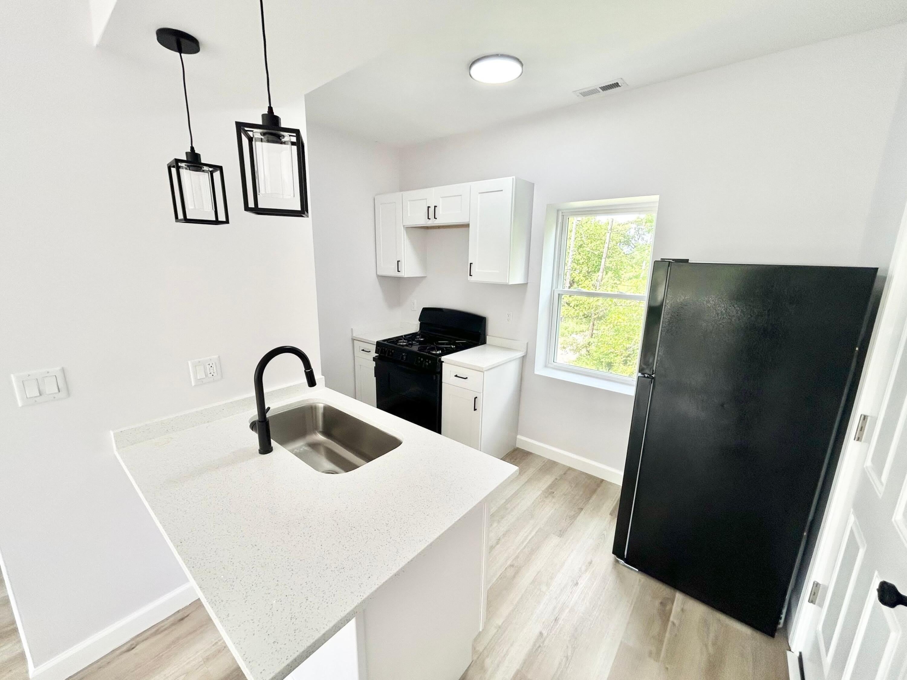 630 E 8th Avenue – photo 2