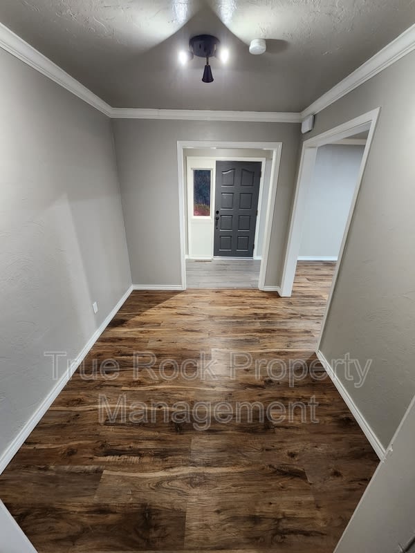 204 South Morrison Drive – photo 2