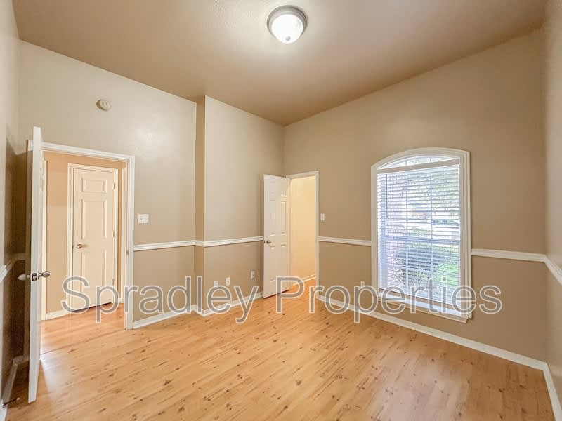 2318 Kingsbury Dr – photo 5