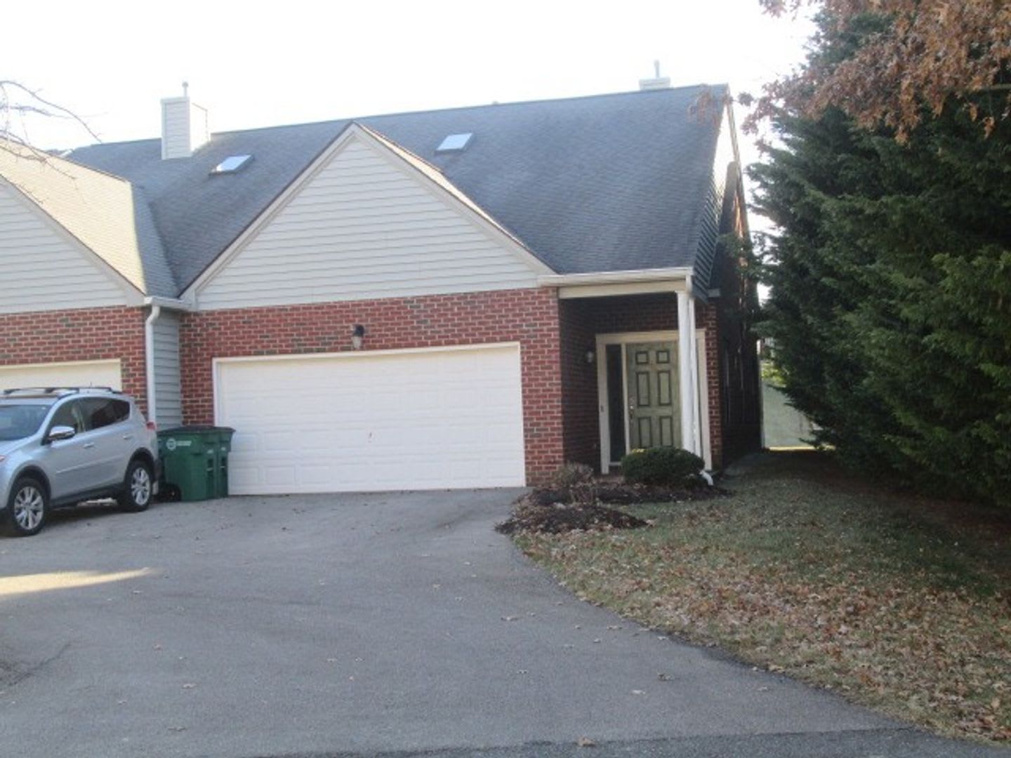 3 Bedroom 2 Half Bath Townhouse With 2 Car Garage – photo 1
