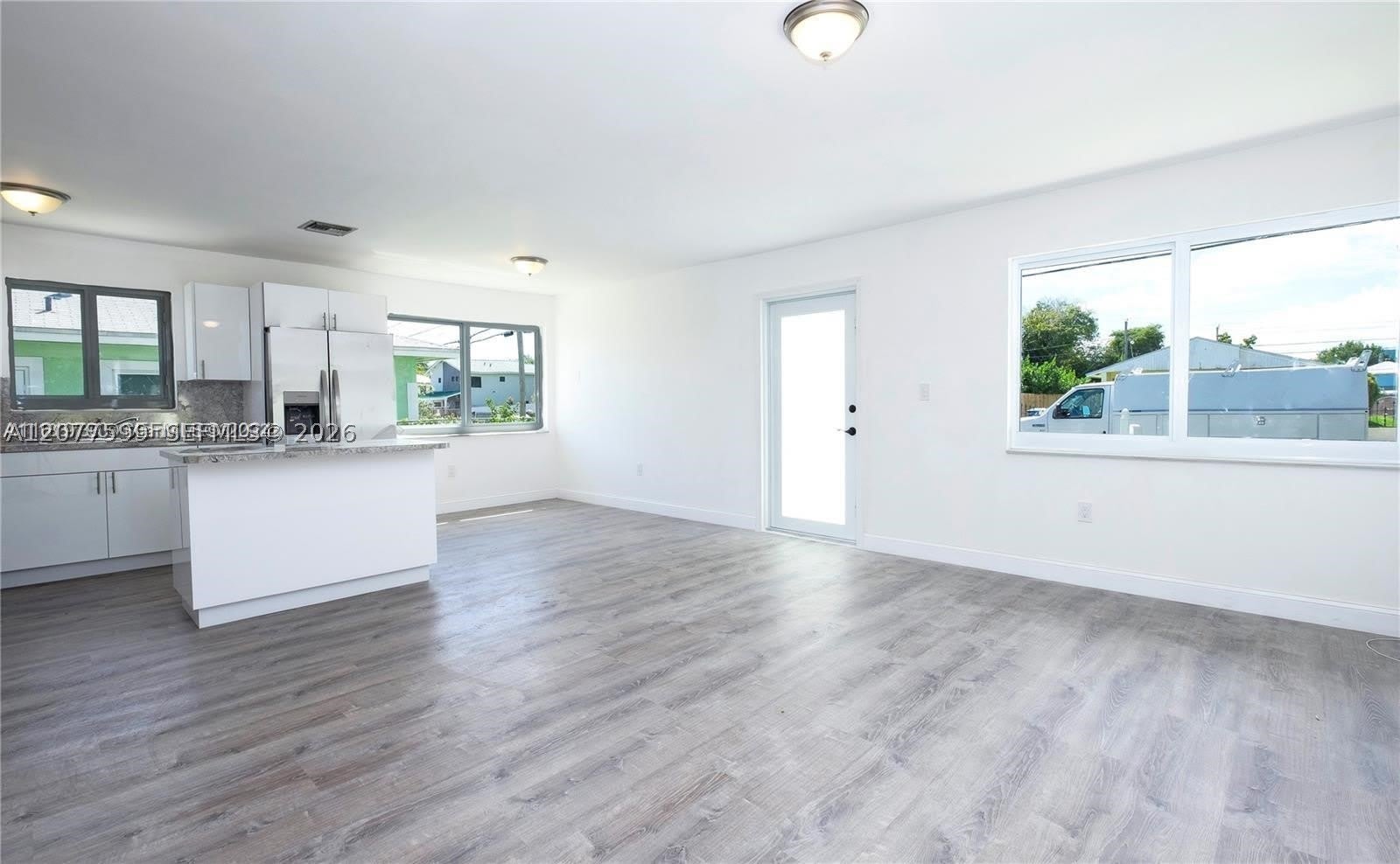 1933 NW 2nd Ct – photo 5