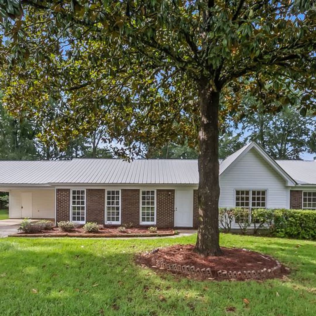 Beautiful 3 Bed 2 Bath Home Available Fall 2026 – photo 1