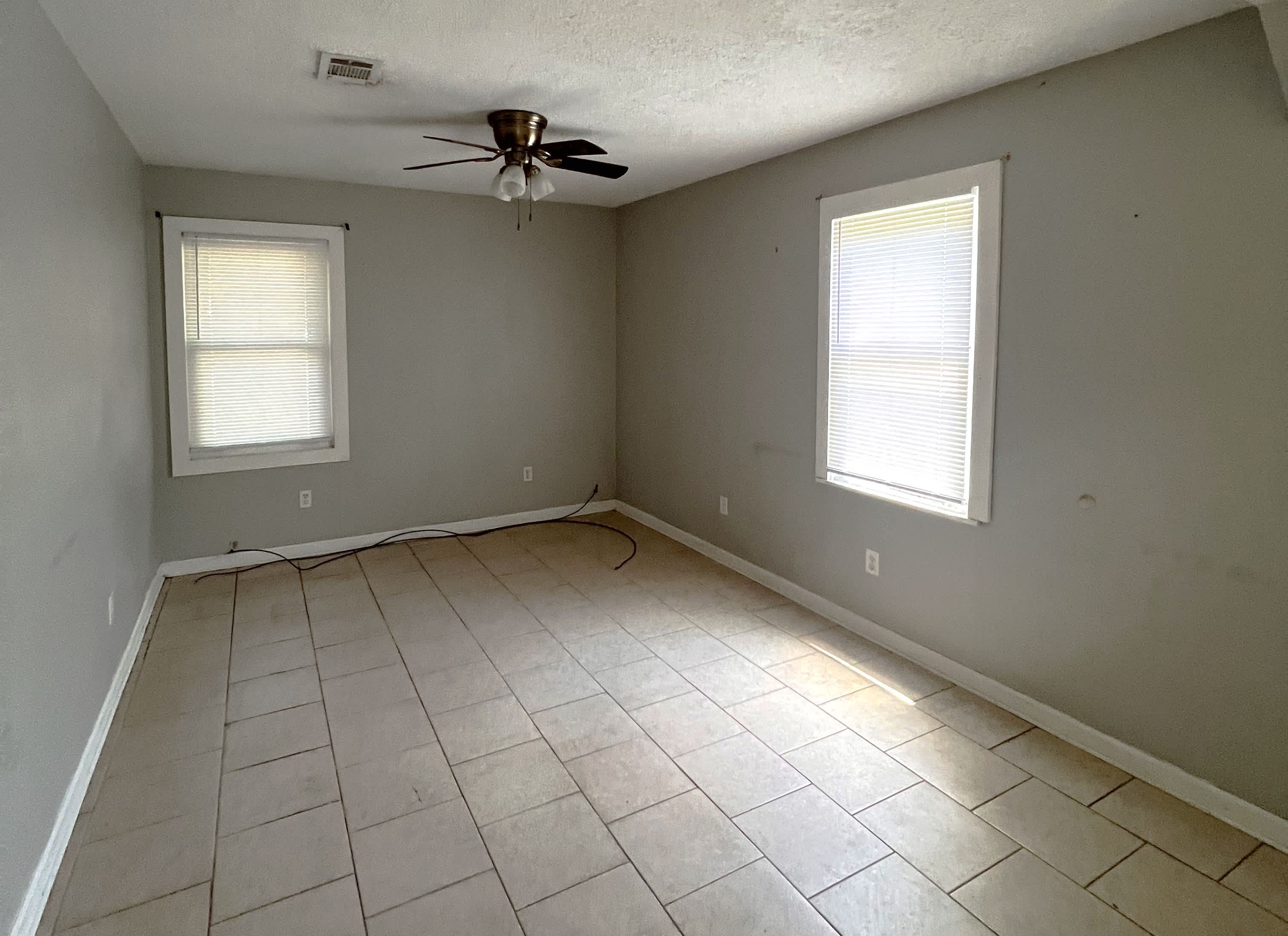 1112 Westwood Dr – photo 2