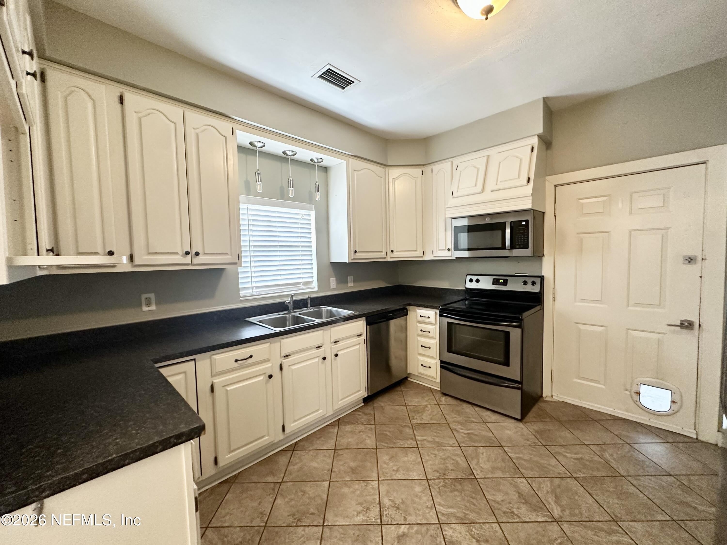 3867 HERSCHEL Street – photo 4