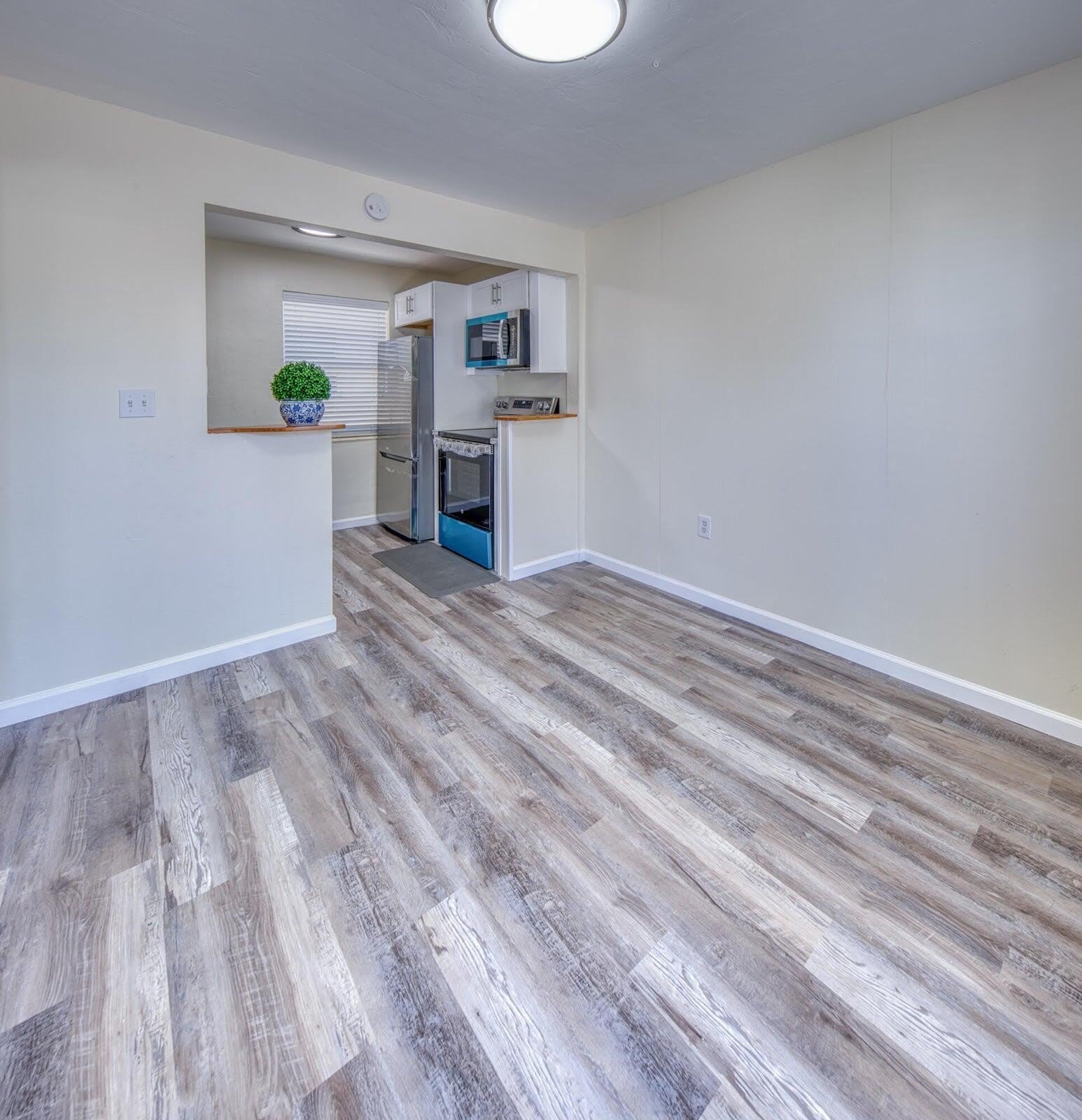 219 N E Street – photo 3