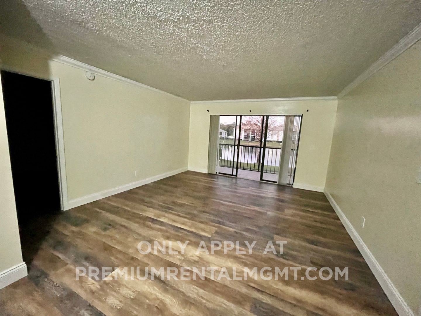 1 Bedroom 2nd Floor Condo in East Orlando with Laminate Flooring and Scenic Balcony View! – photo 3