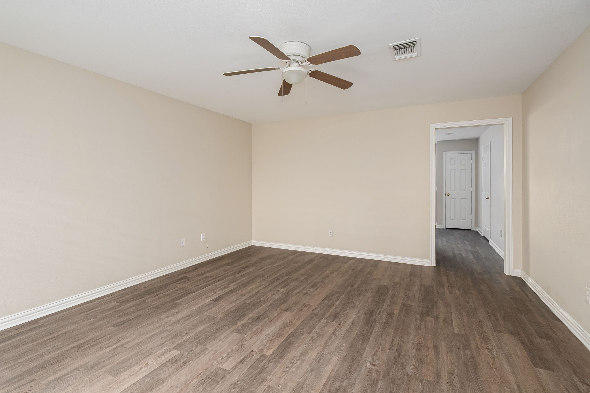 640 West Marshall Drive – photo 3