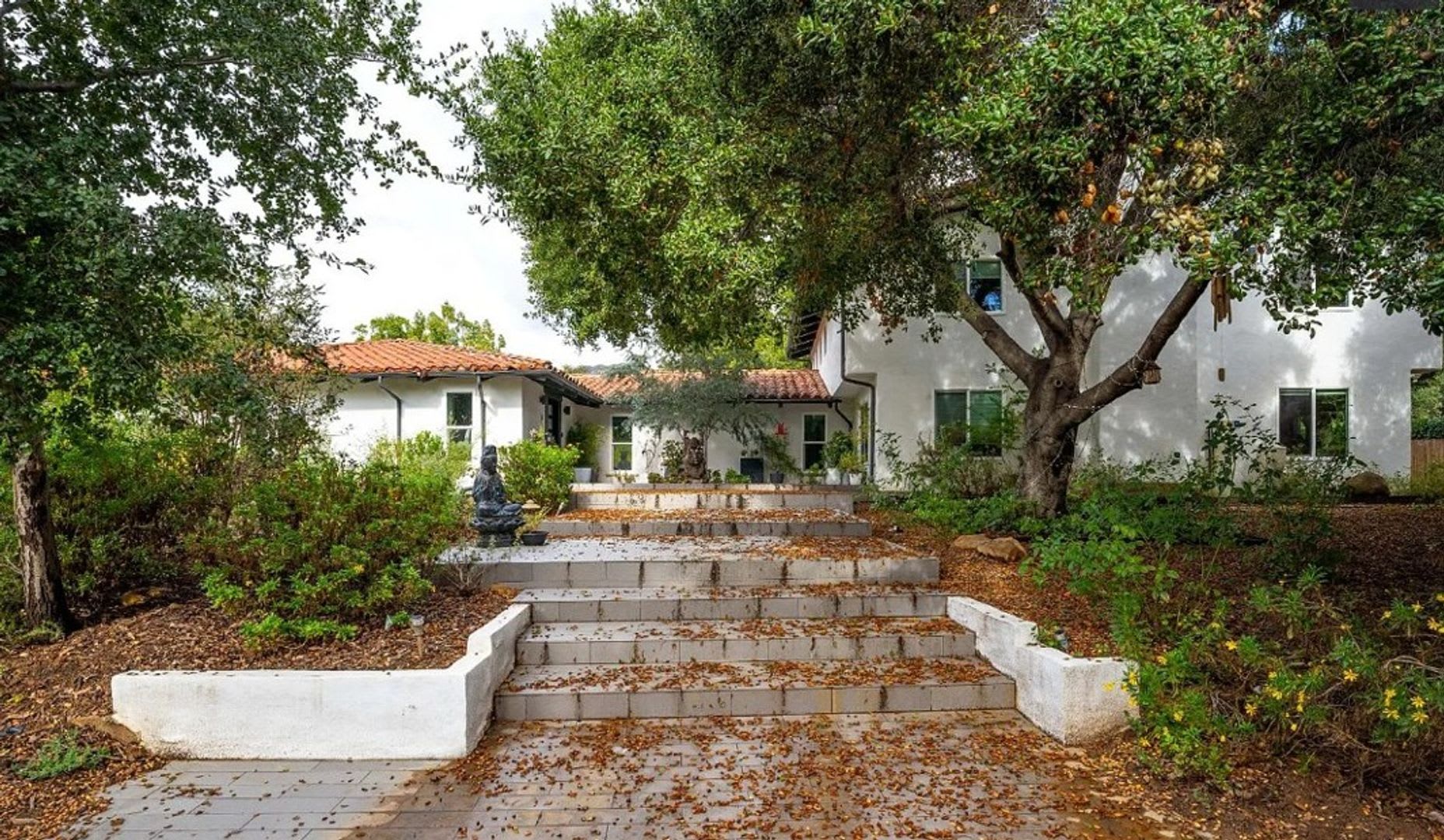 Large Ojai Home with Pool on Foothill Lane – photo 1