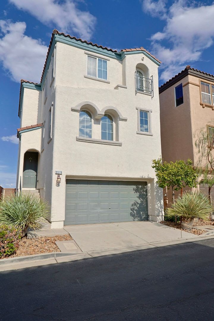 Fabulous 3-story home in the heart of Southwest Las Vegas! – photo 2