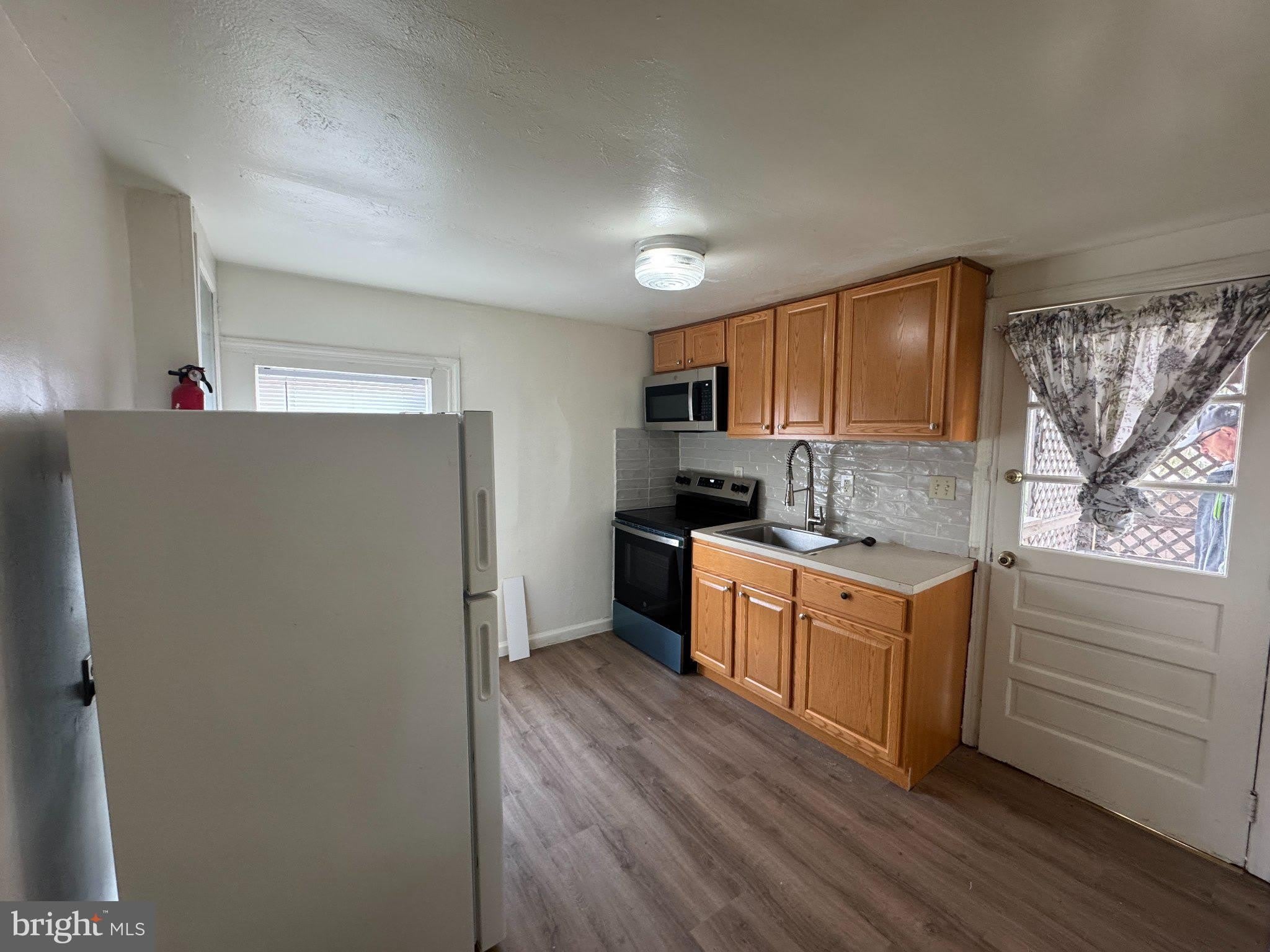 261 N YORK Street – photo 2