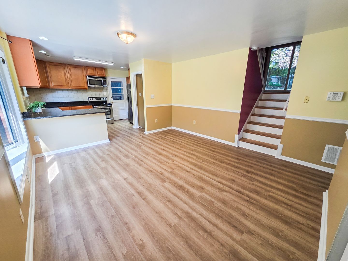 Fantastic 4 bedroom, 2 full bath, 2 half bath home in Close in Silver Spring! – photo 3