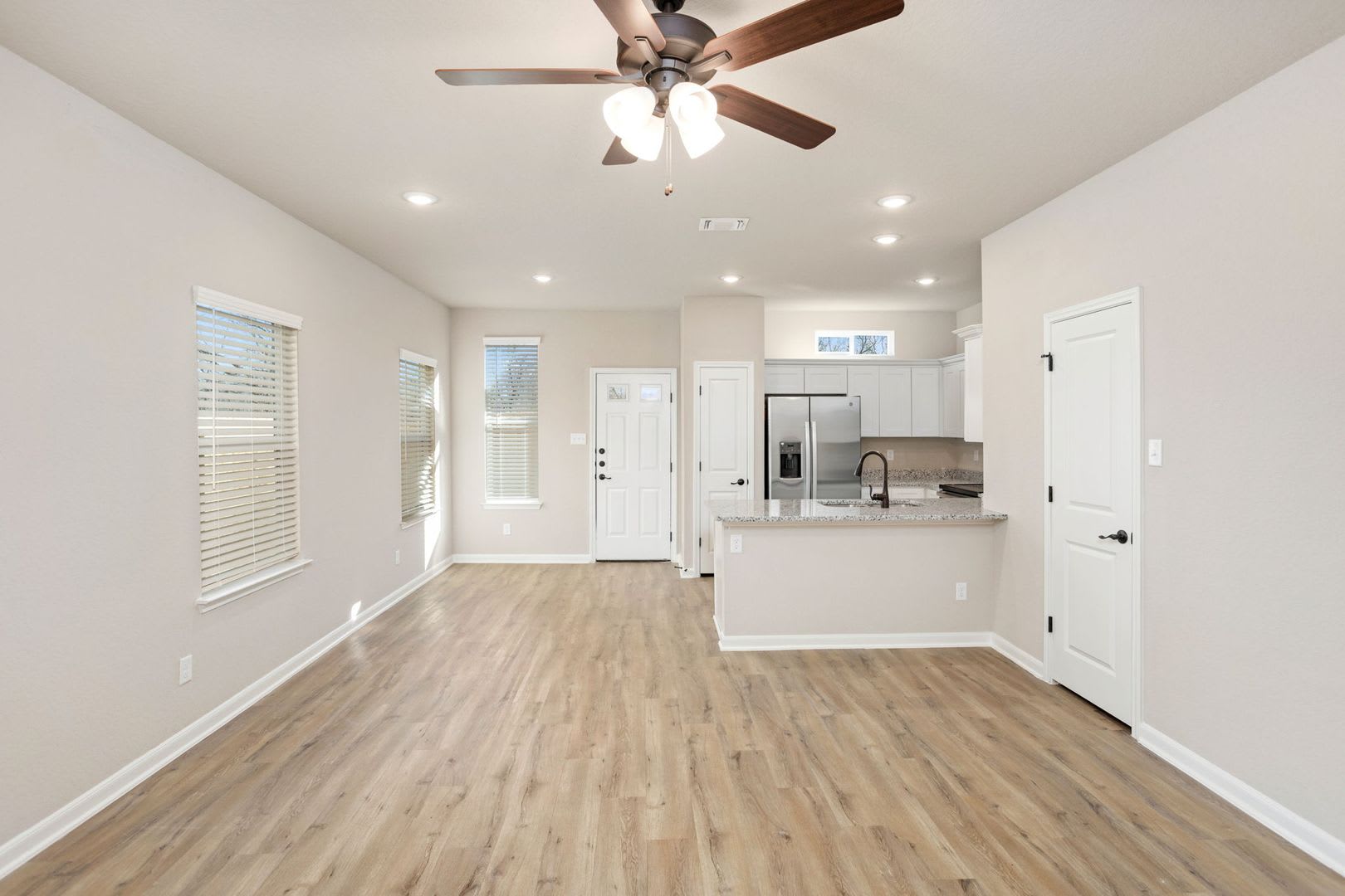 ONE MONTH FREE RENT—LIMITED-TIME MOVE-IN SPECIAL! $1395 – photo 3
