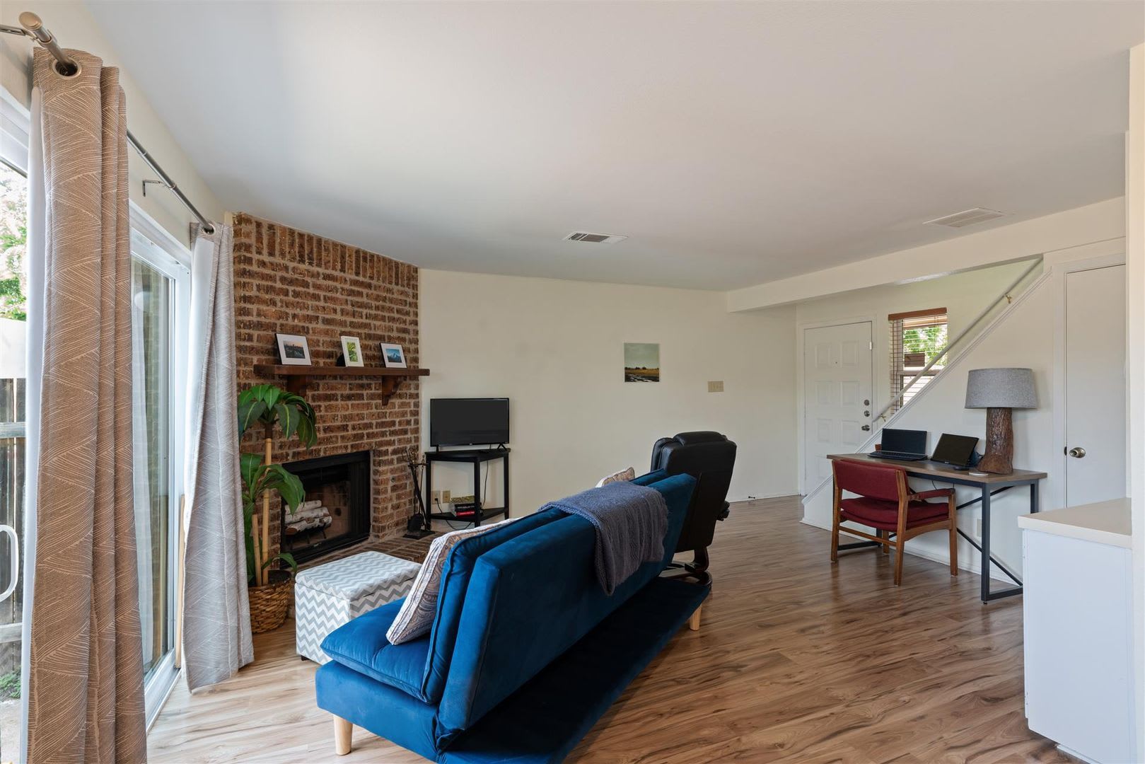 2 bedroom townhouse – photo 5