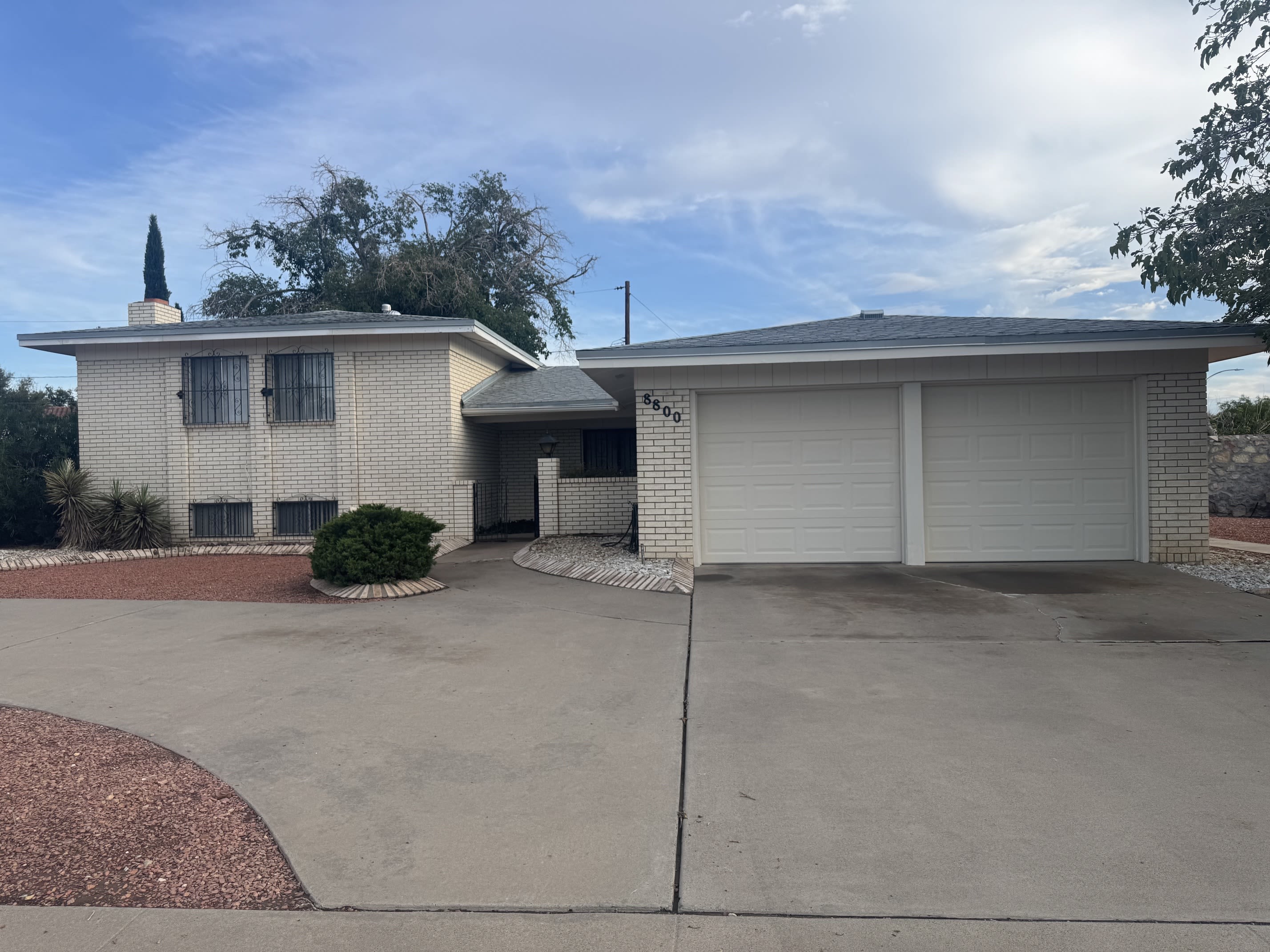 8800 Sampson Court – photo 1