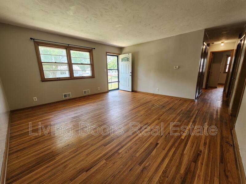 3910 N 12 St – photo 2