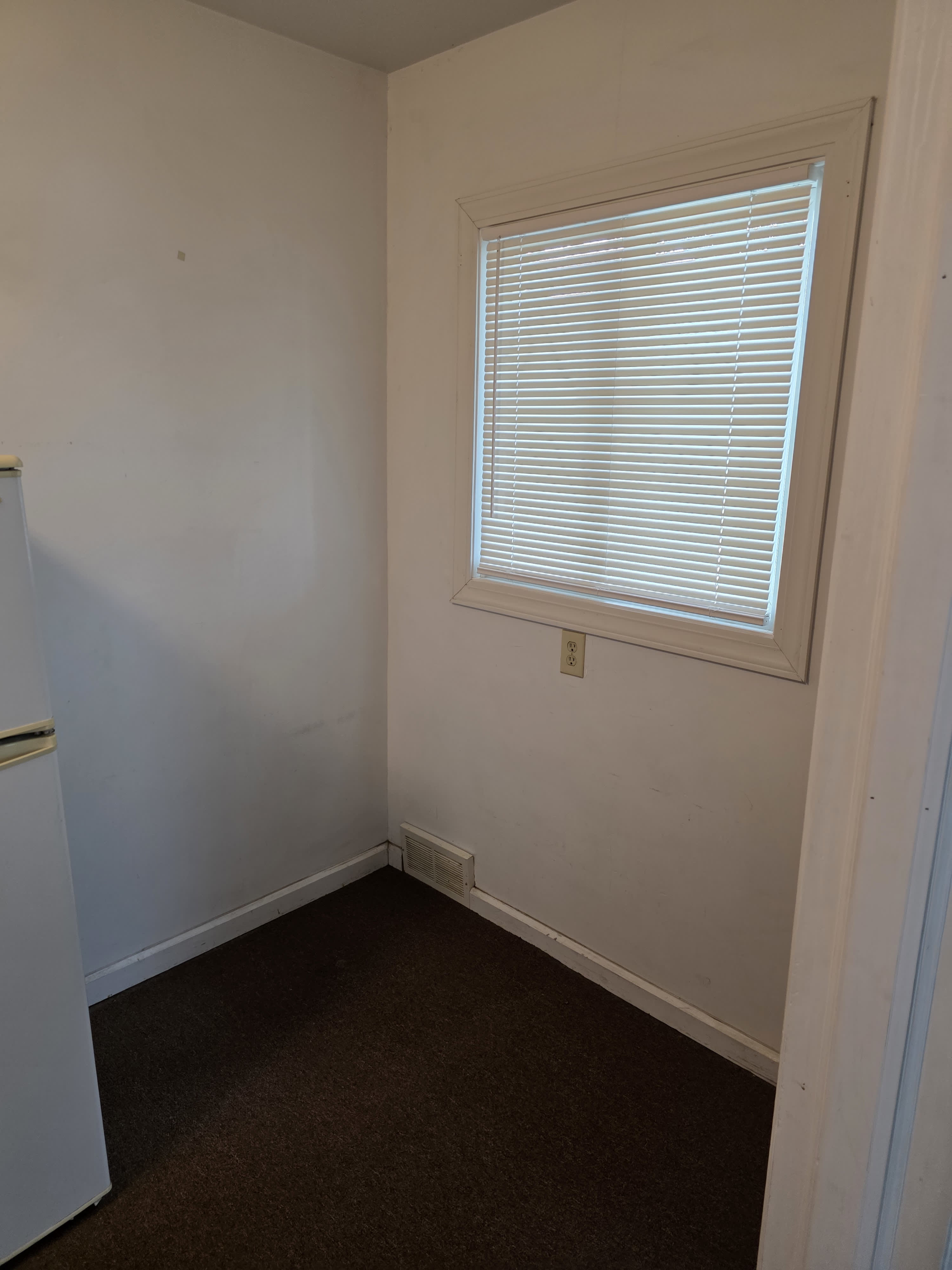 1104 W 8th St – photo 1