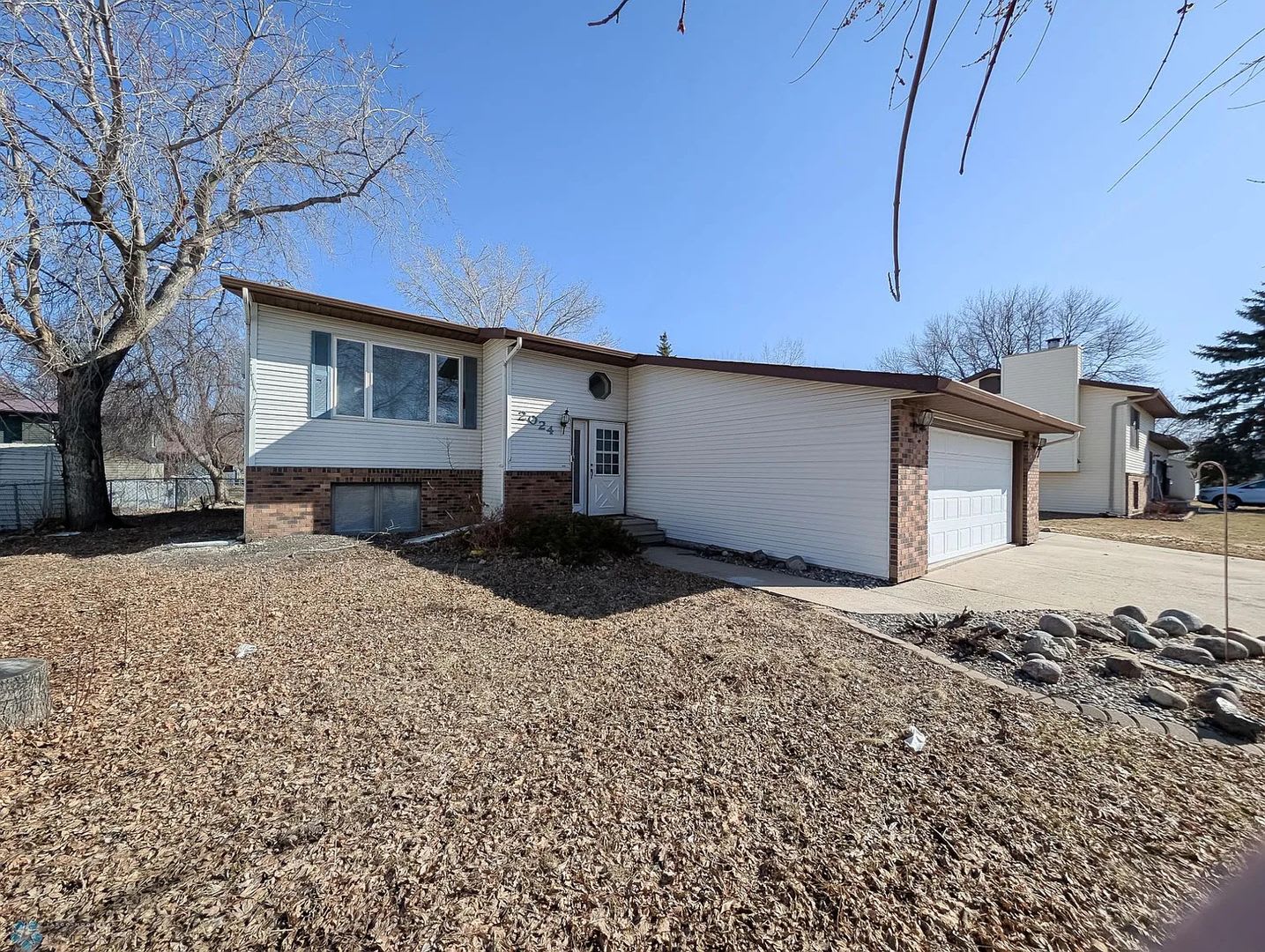 Spacious 4 Bed 2 Bath Home In West Fargo – photo 1