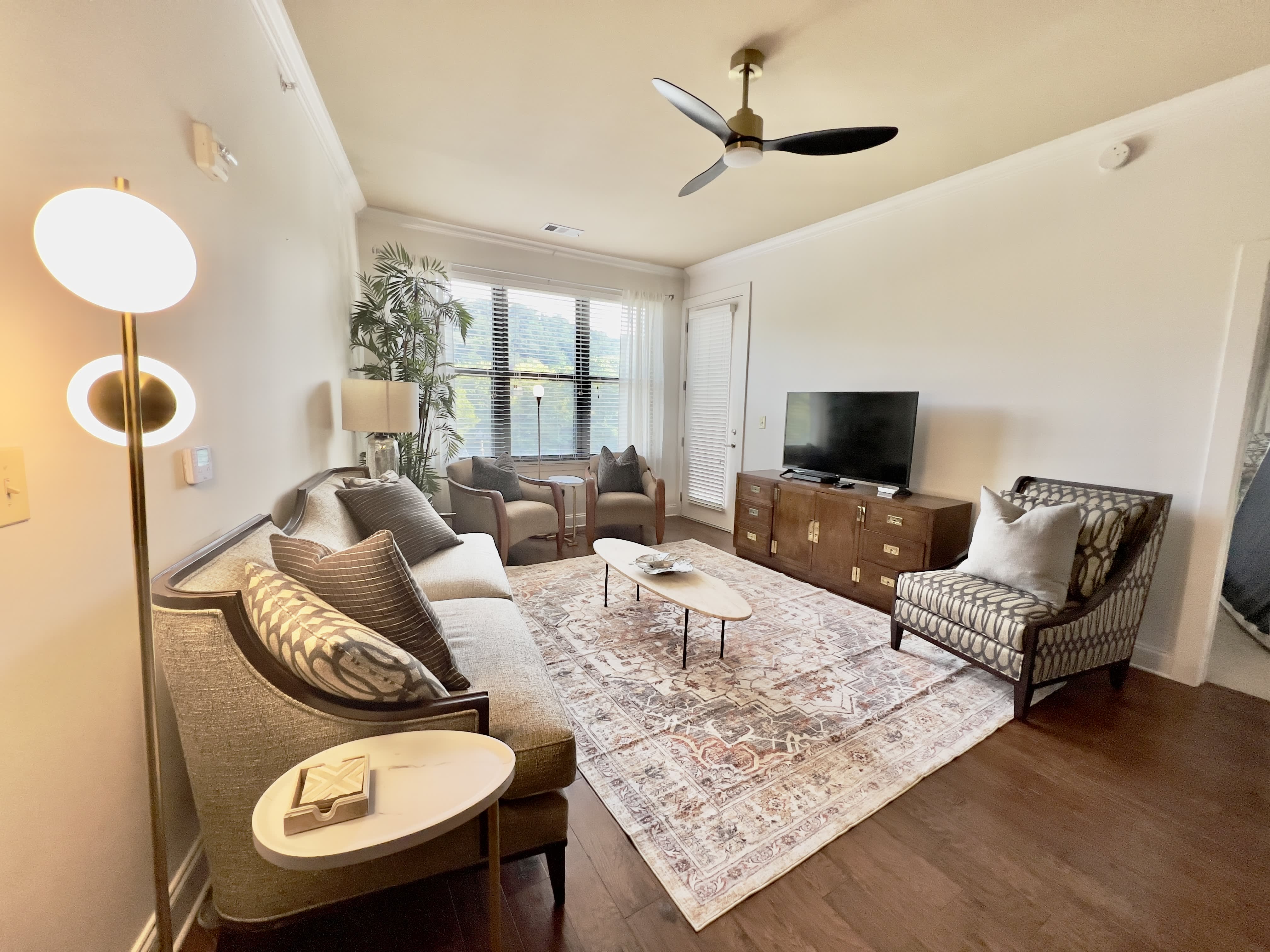 445 W Blount Ave – photo 2