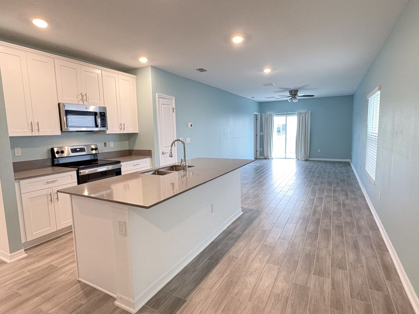 Gorgeous Nearly New 3 Bedroom Home in The Preserve at LPGA! – photo 2