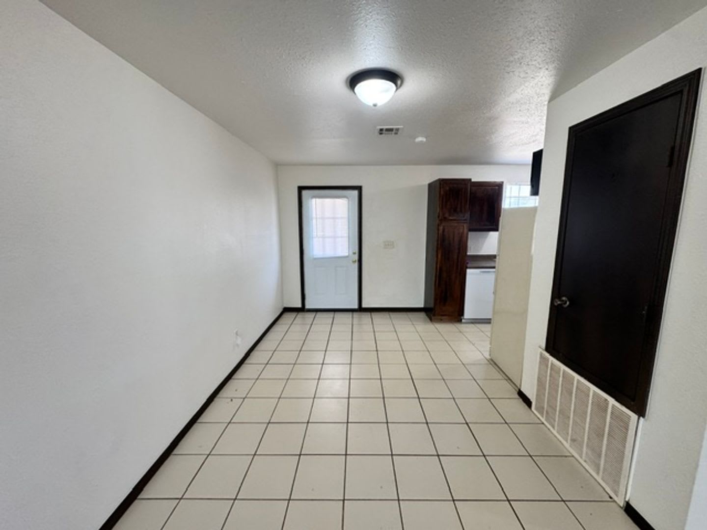 2 bed duplex, all new flooring paint and appliances! – photo 3