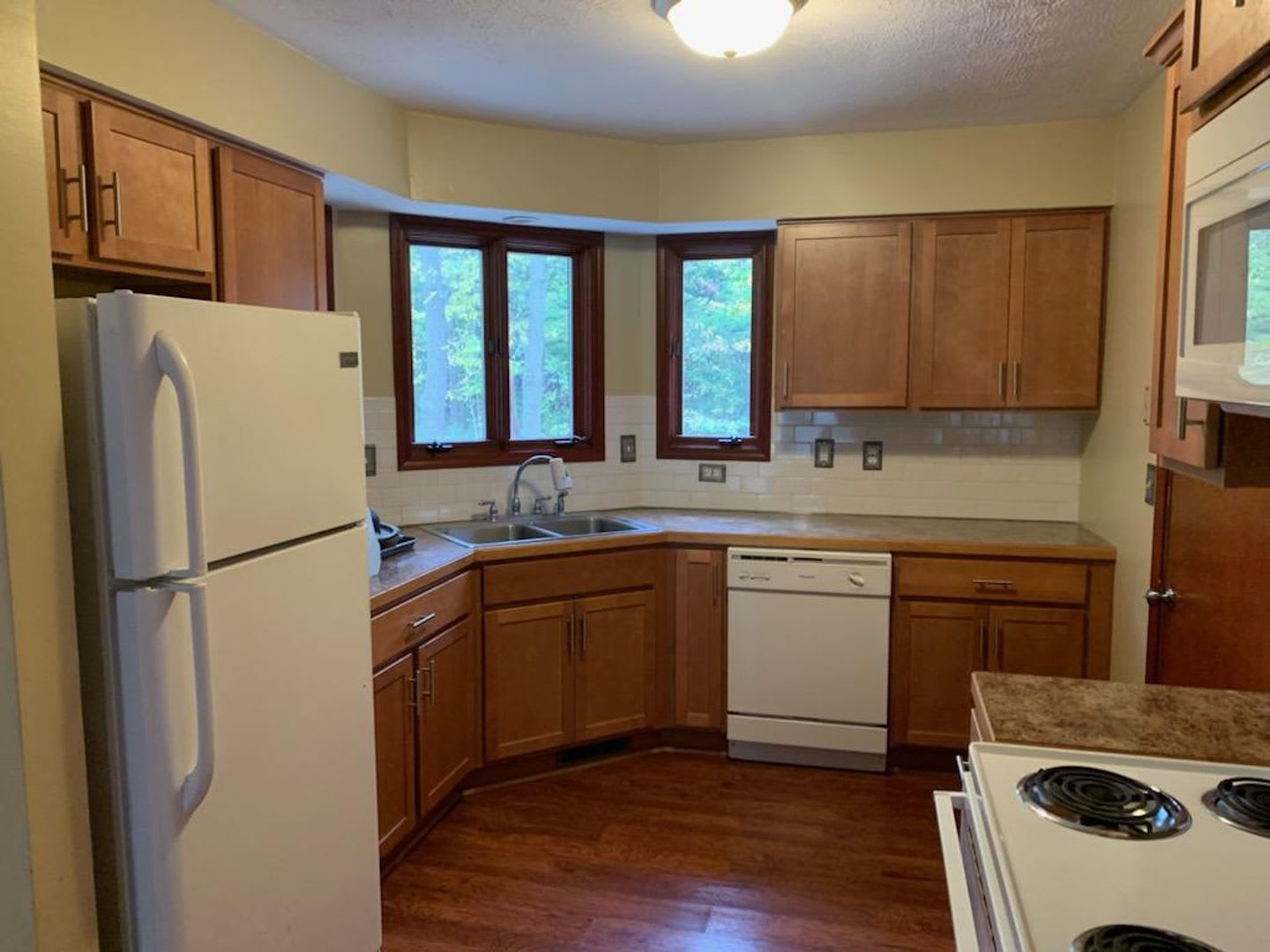 Private 4 Bedroom 2 1/2 Bath House – photo 3