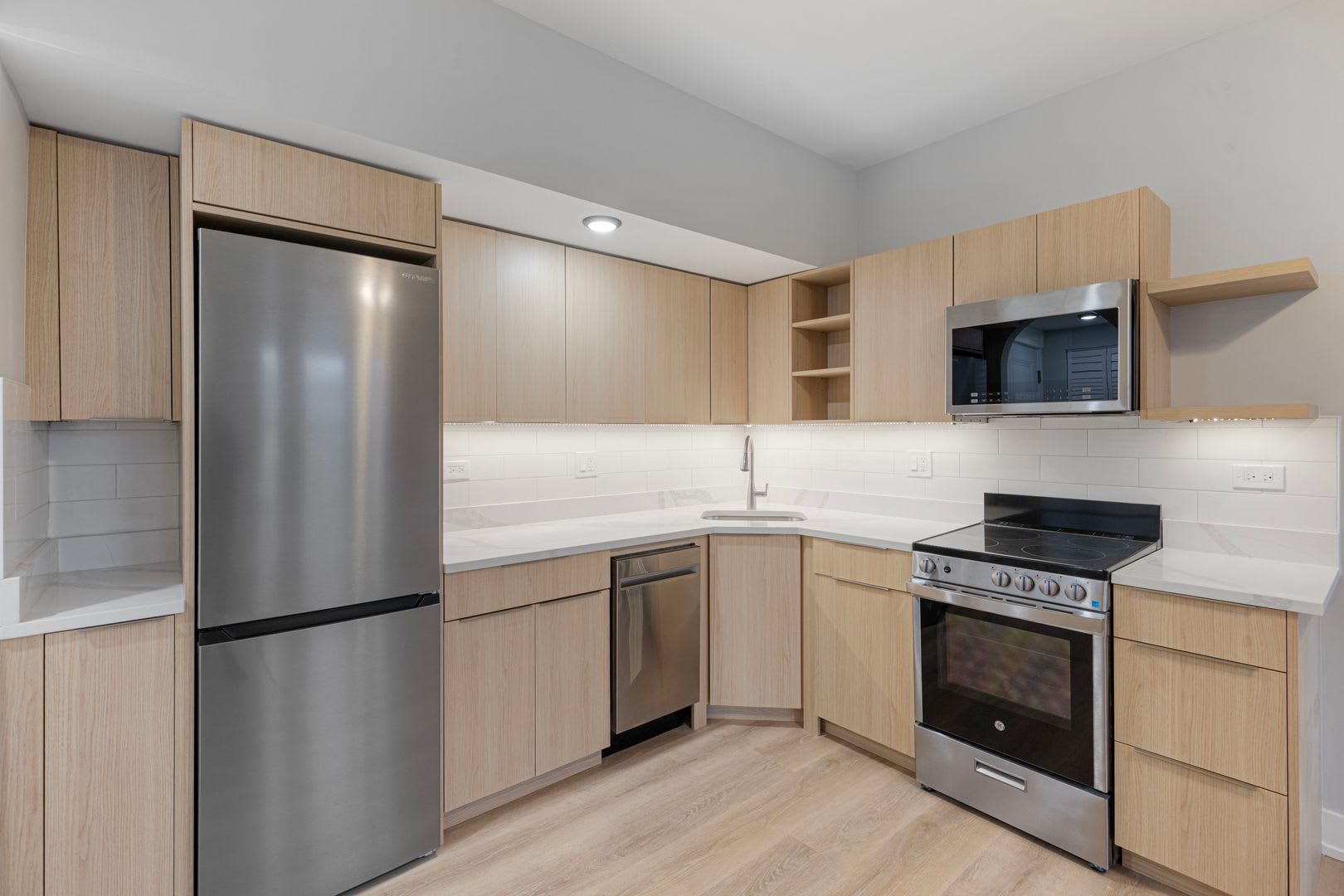 1634 W Howard St – photo 2