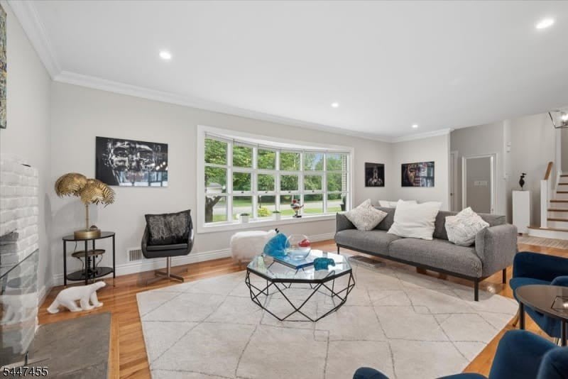 135 Commonwealth Ave – photo 4