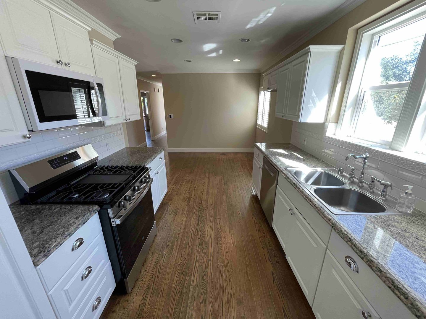 LOVELY UPGRADED STUDIO CITY HOME! – photo 4
