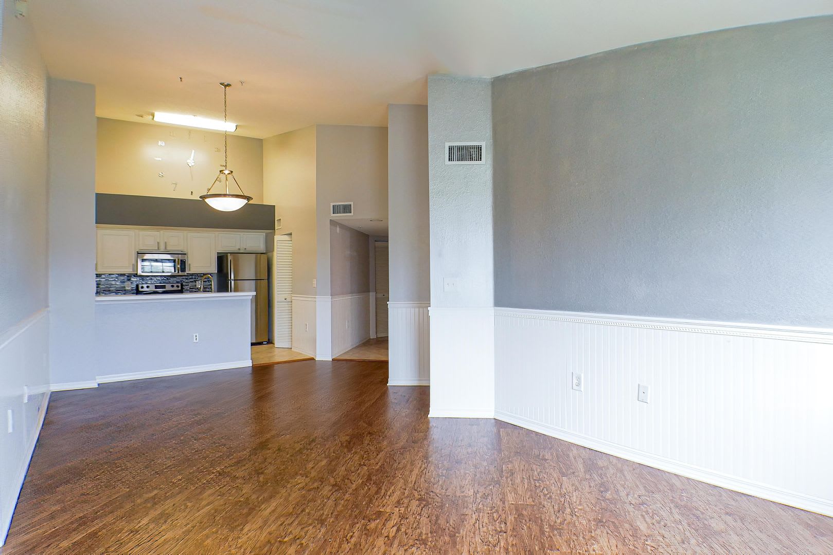 Well maintained 2 bed 2 bath Condo in the heart of Fort myers with lake view – photo 3