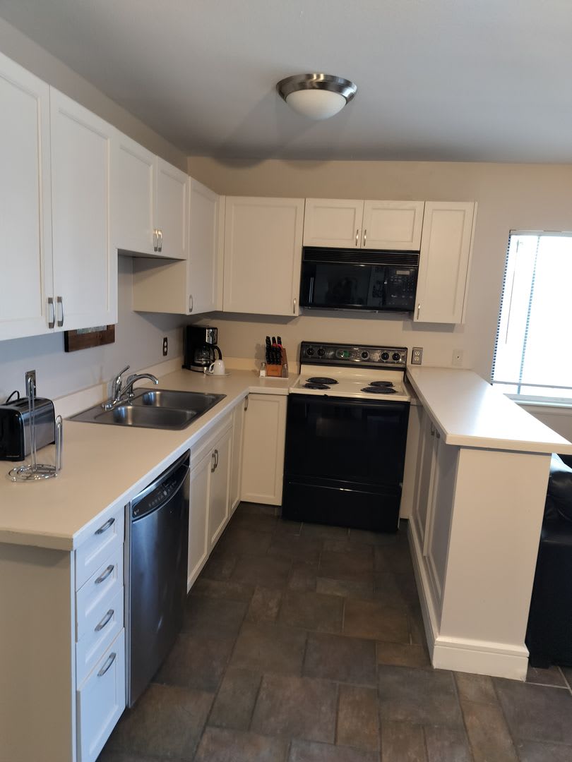 Furnished Pet Friendly One Bedroom Condo Short Mid Term Lease With Large Deck To Enjoy The Boulder Weather – photo 2
