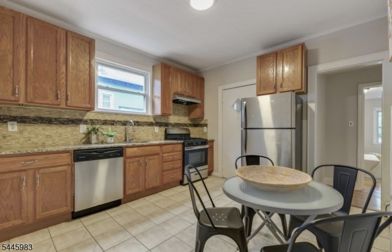 84 Grove St – photo 3