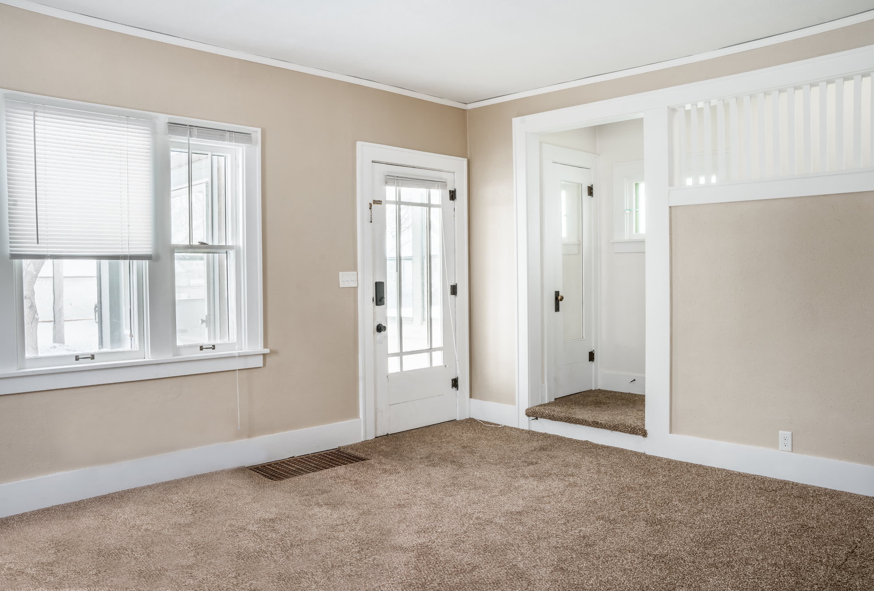 712 W 22nd St – photo 2