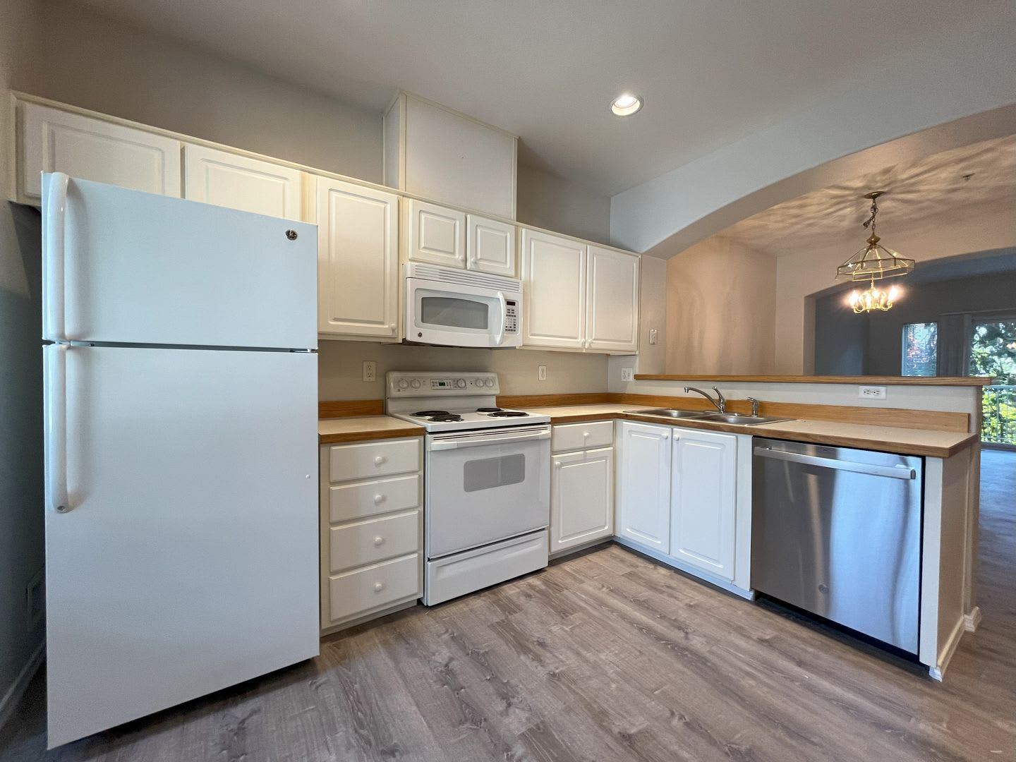 Inviting 2-Bed, 2-Bath Townhome with Updated Kitchen & Gas Fireplace – photo 4