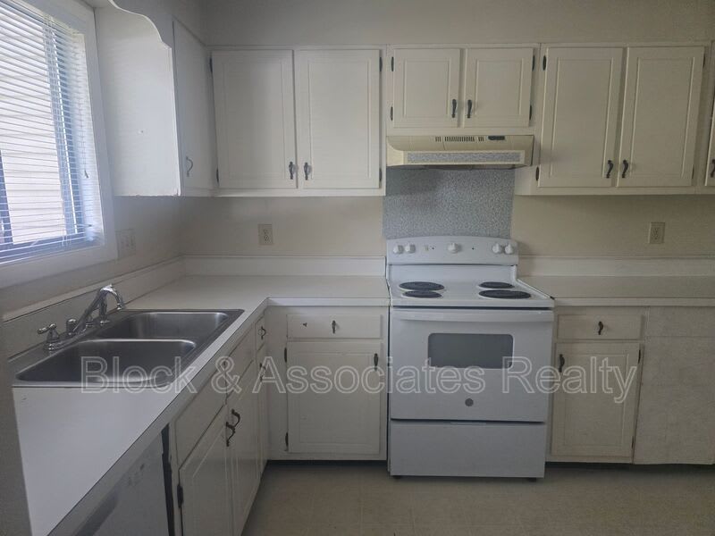 1708 North Hamilton St – photo 4