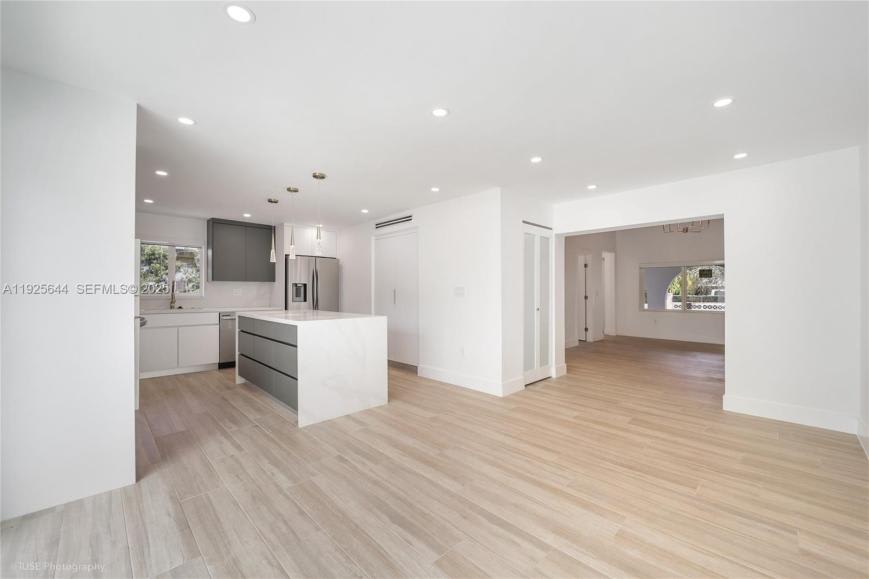 1654 SW 18th Ave – photo 1