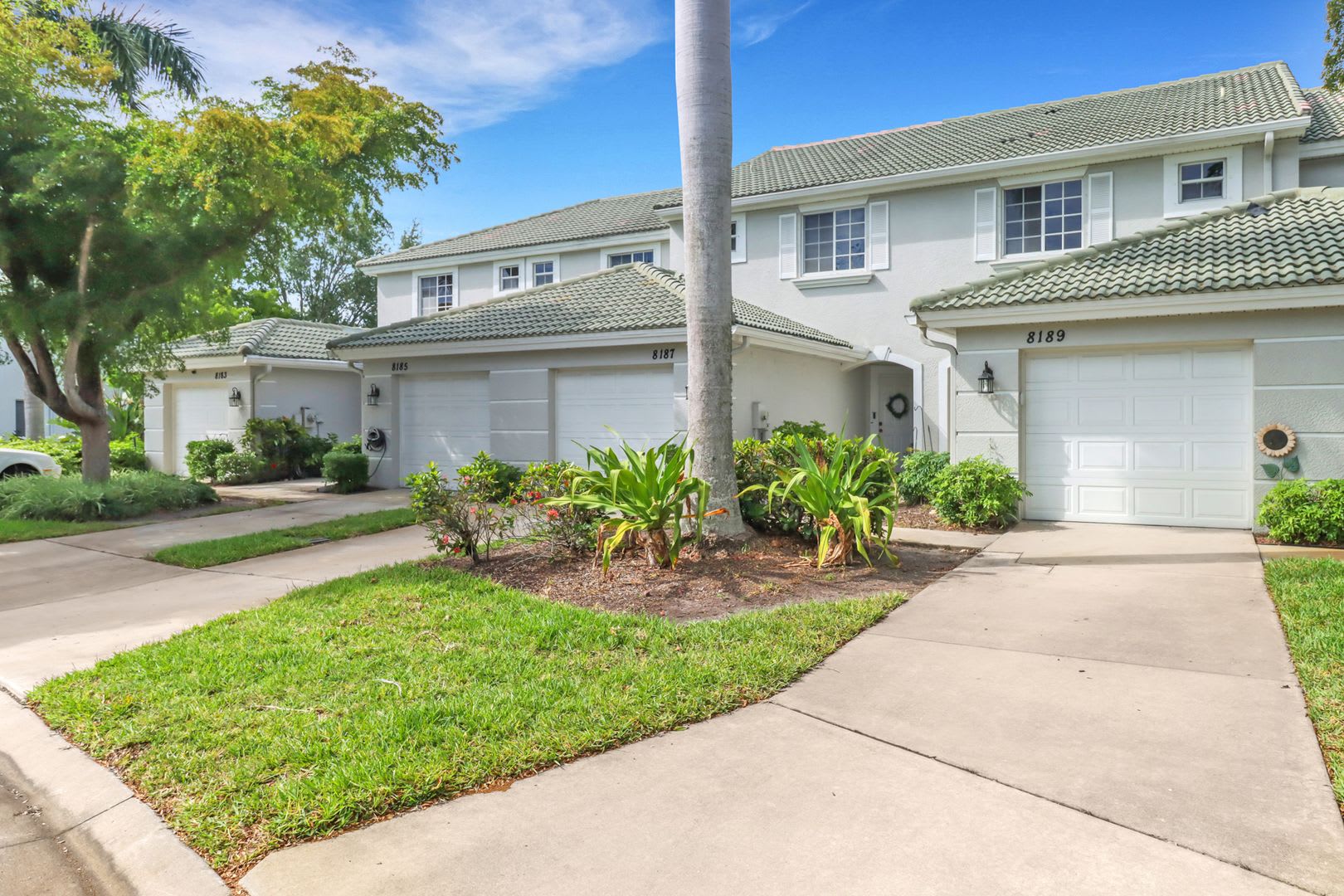 2 bedroom 2.5 bathroom Townhome in Cypress Landing – photo 2