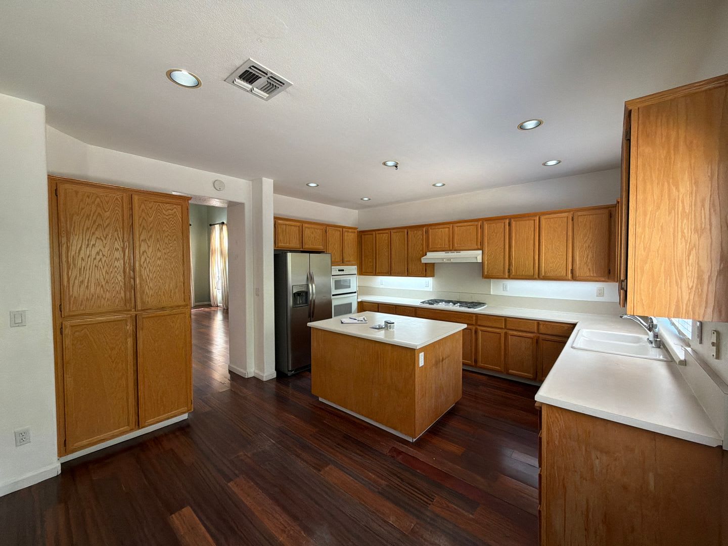IDEAL ANTIOCH 4 BEDROOM, 3 BATH HOME WITH 1 BEDROOM & 1 BATHROOM ON MAIN FLOOR! – photo 2