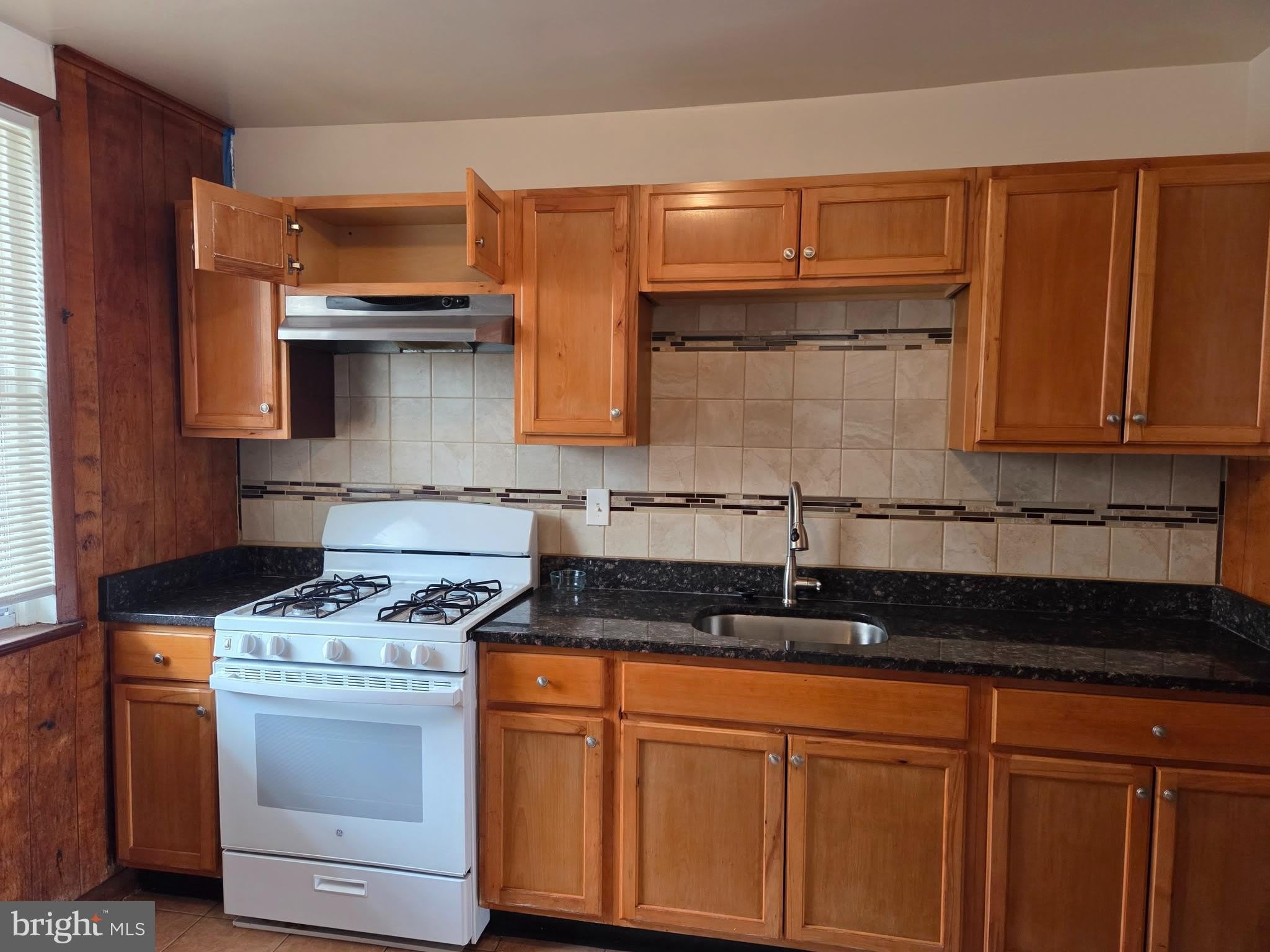 4013 CRESTON ST – photo 4