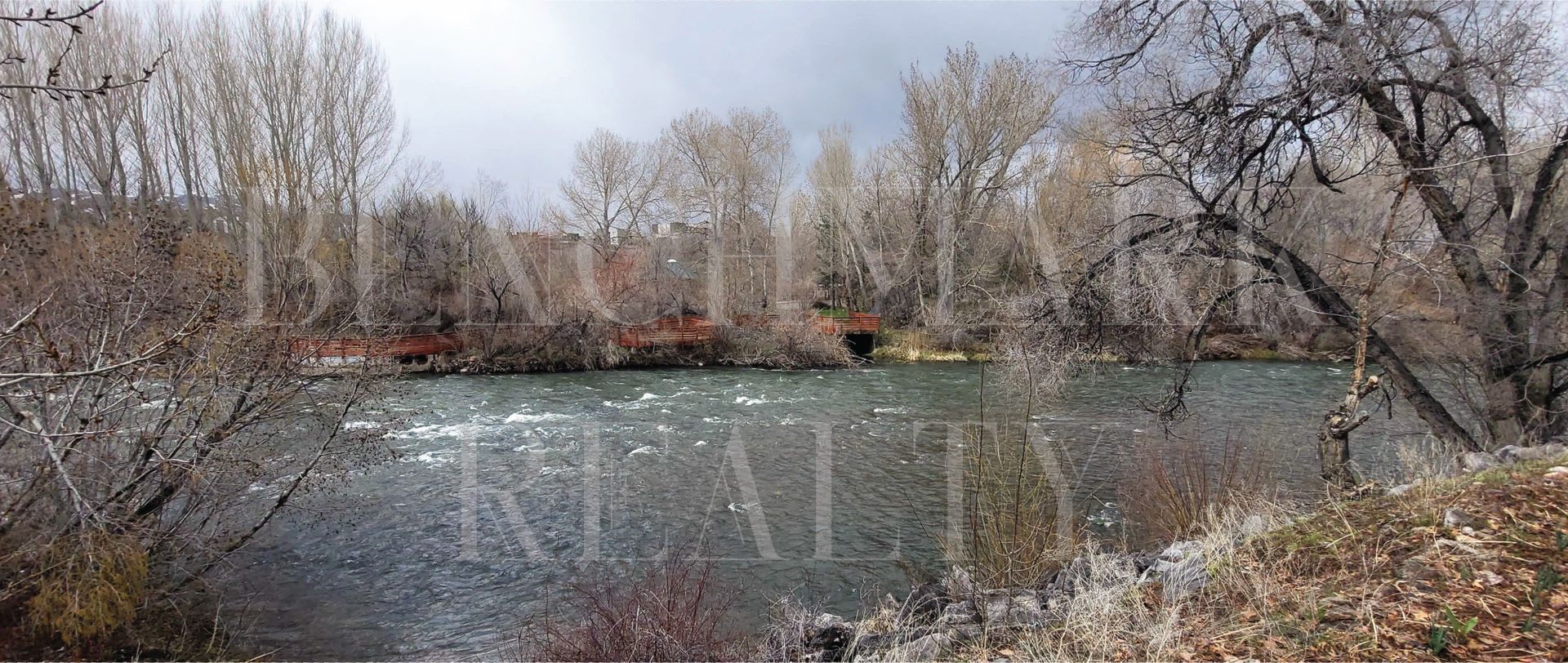 Beautifully remodeled huge 2 bedroom 2 bath with large balcony on the river! – photo 4
