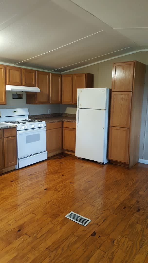 308 Burlington St. – photo 4