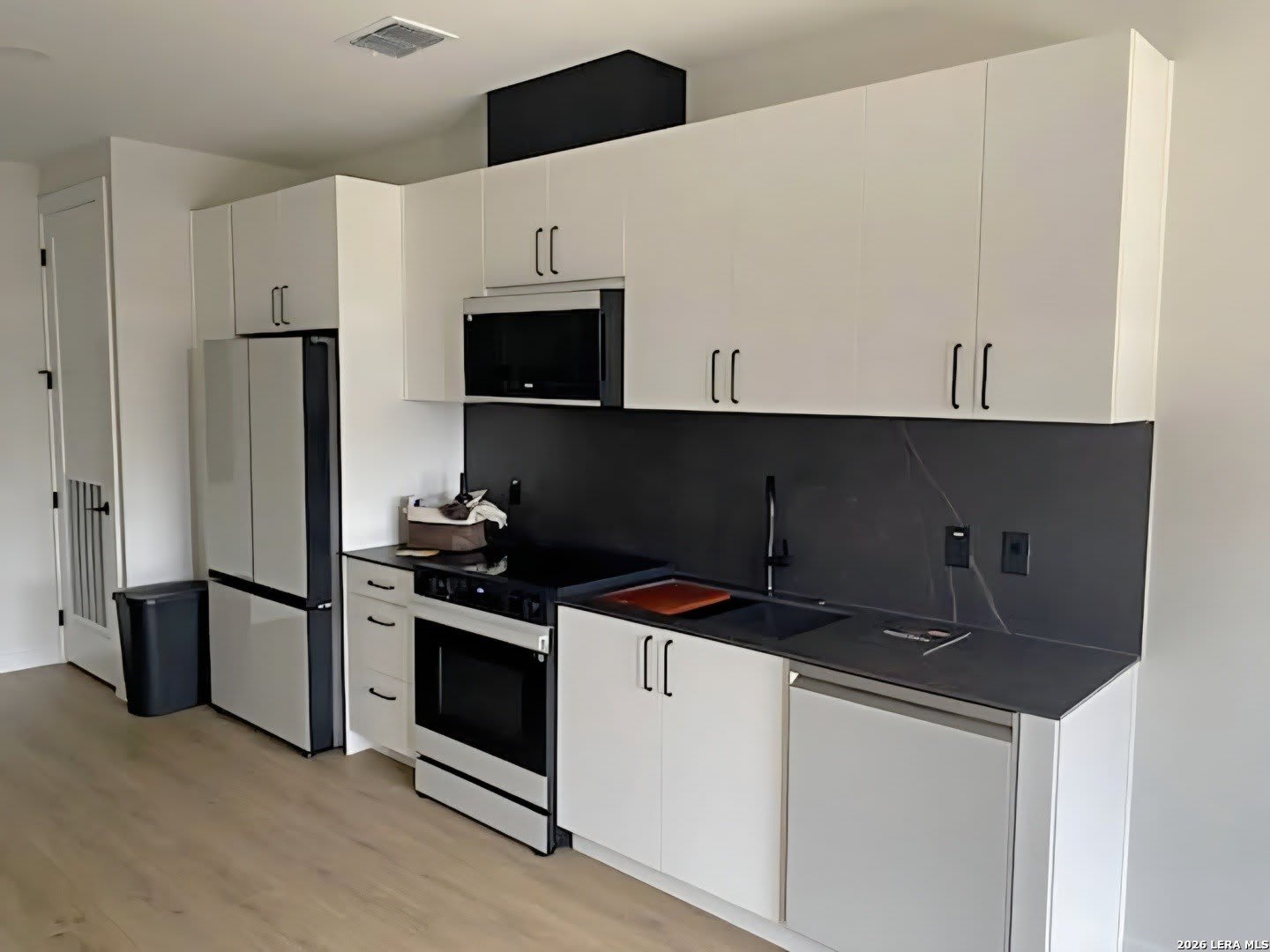 634 Central PKWY – photo 4