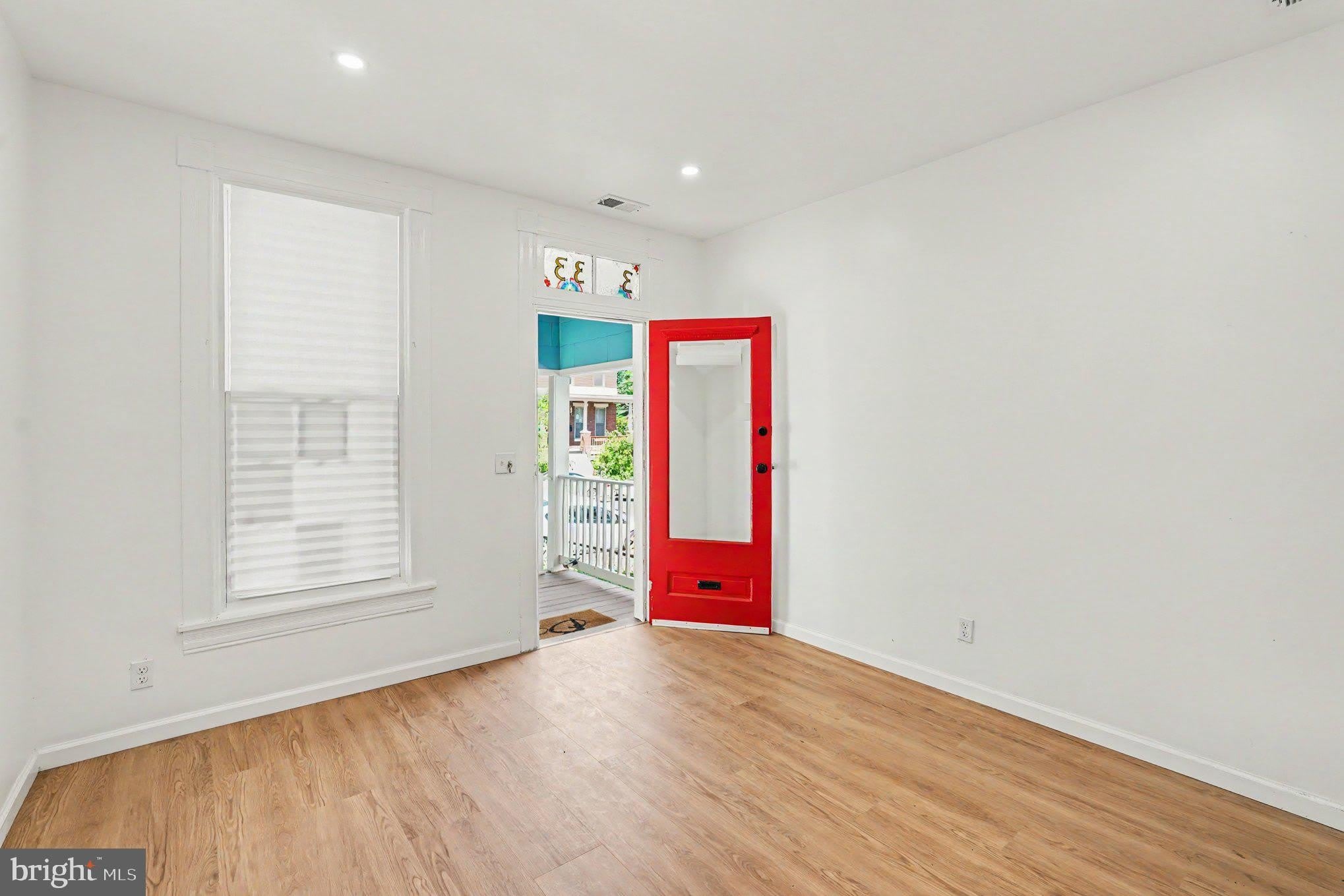 3033 Barclay Street – photo 5