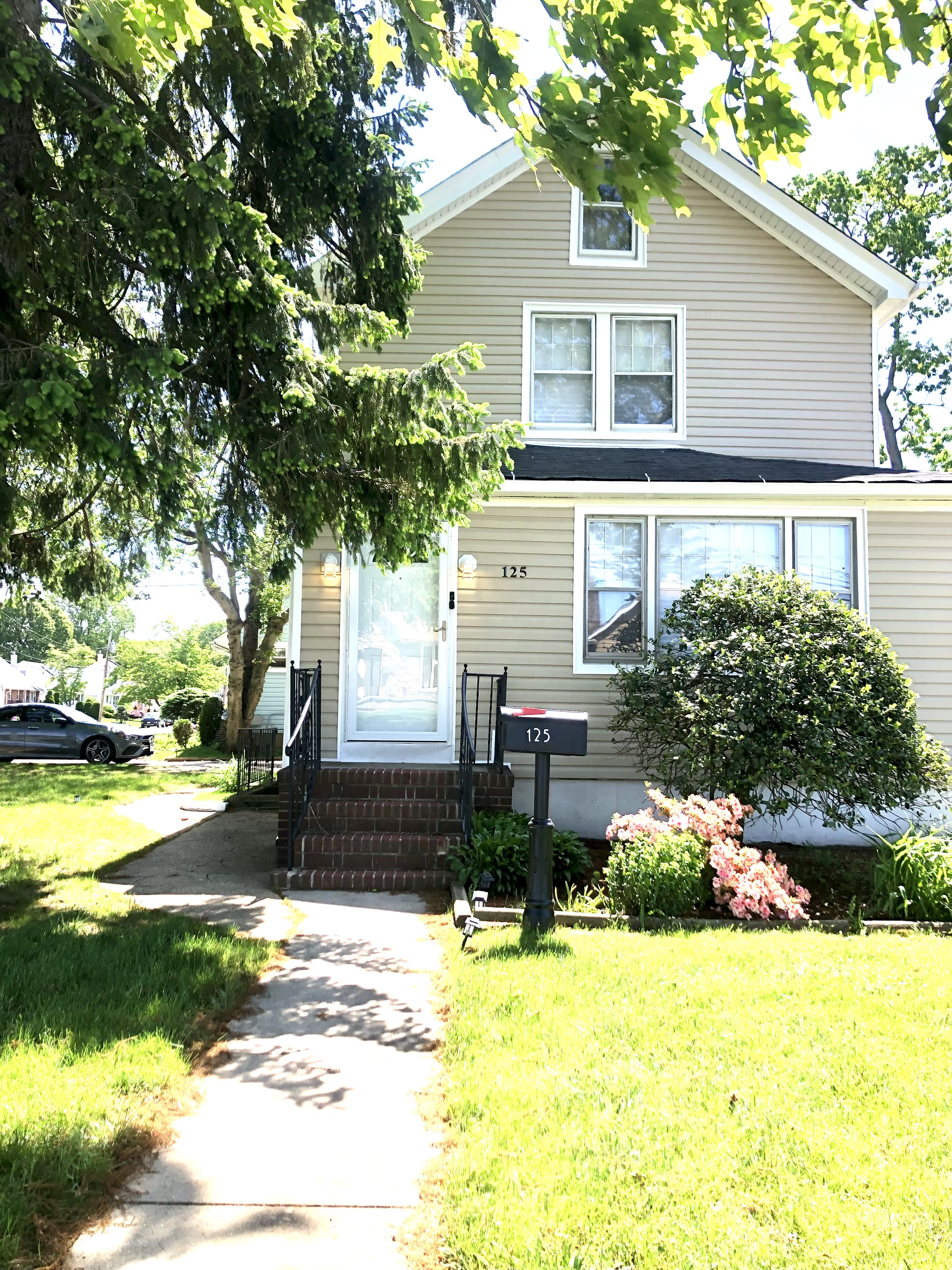 125 East Ave – photo 2