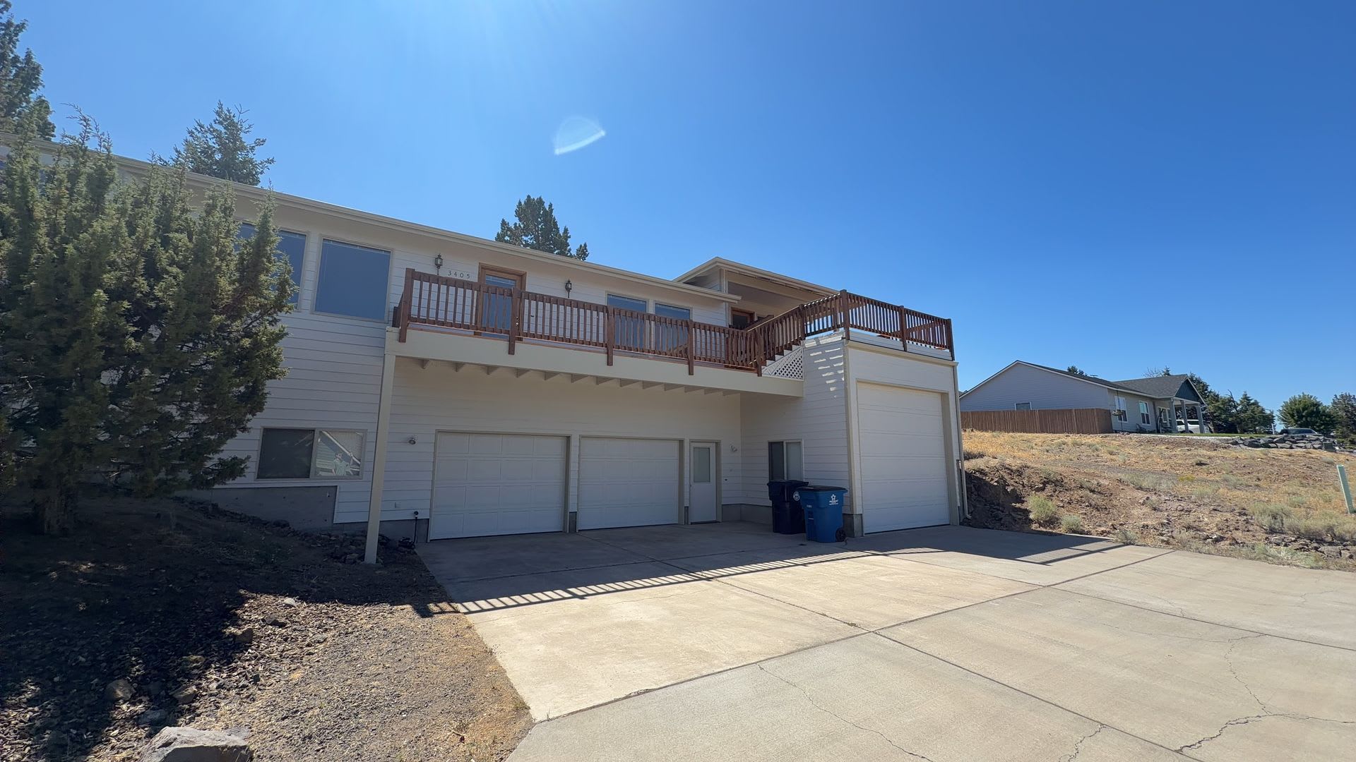 3 Bedroom / 2 Bathroom Home with Large 2 Car garage With Shop Area and RV – photo 1