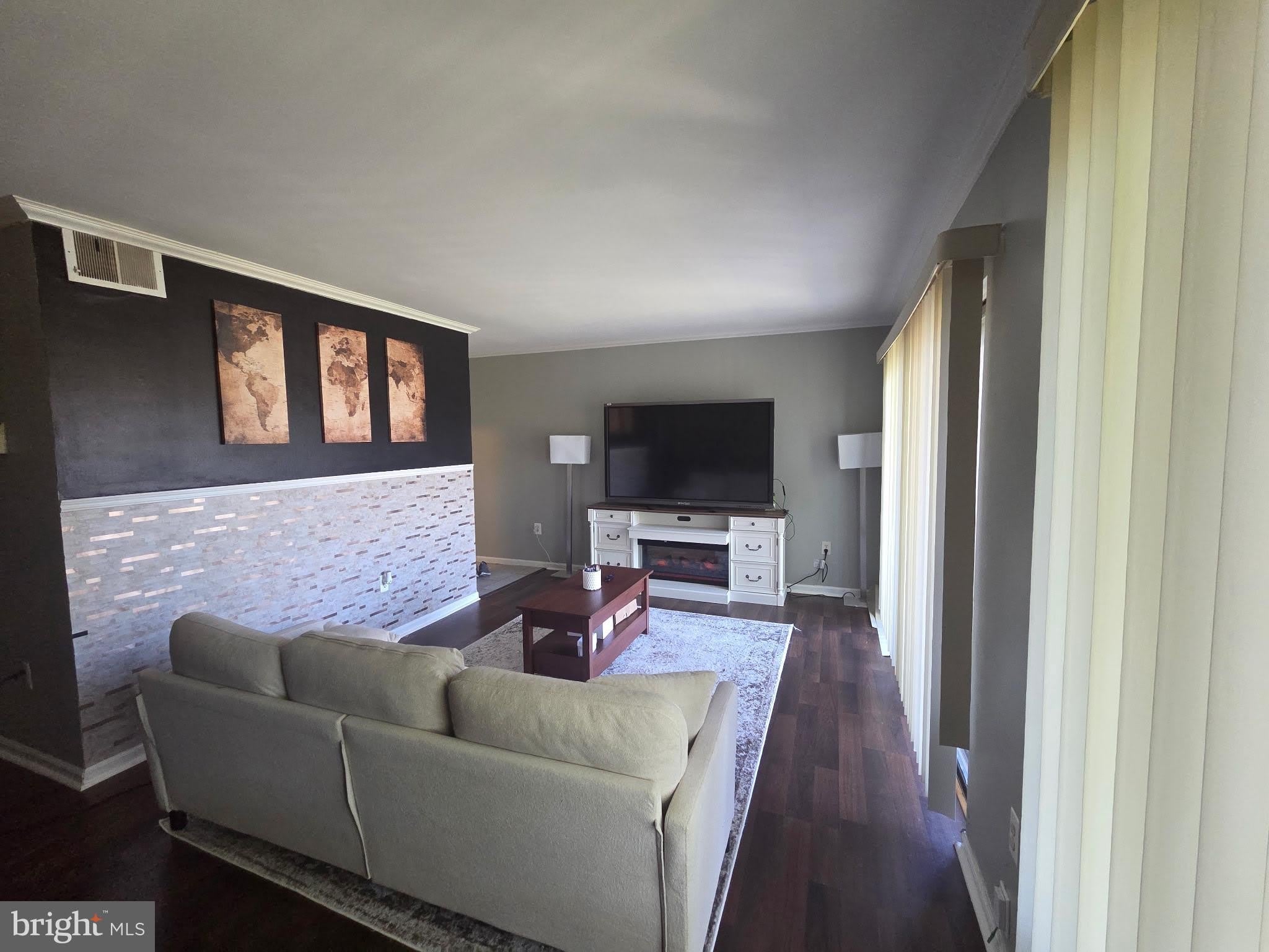 6998 HANOVER Parkway – photo 5