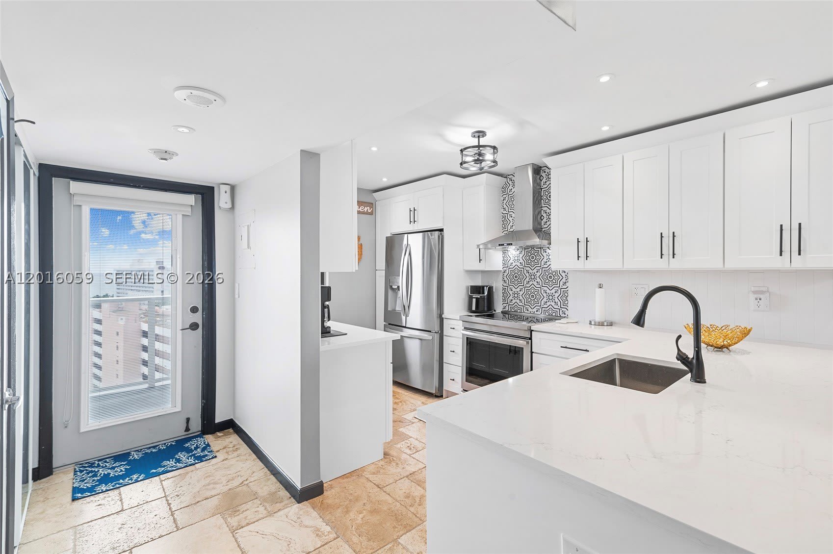 1401 N Riverside Dr – photo 3