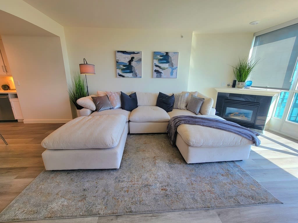555 Front St. – photo 3