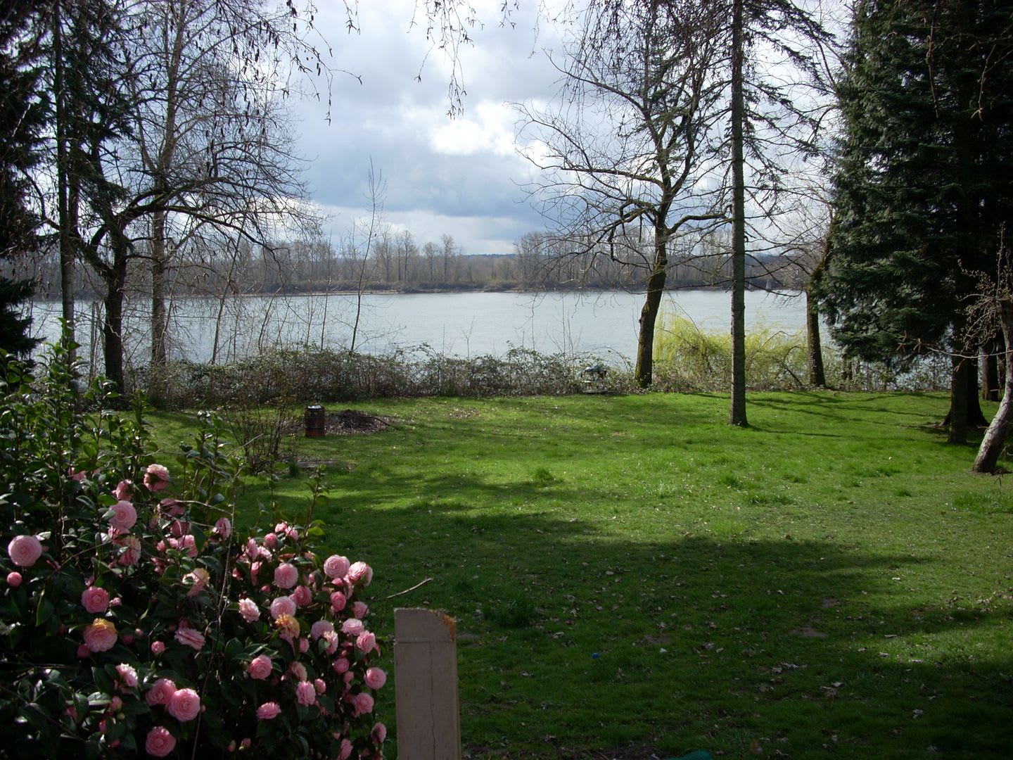 COLUMBIA RIVER Waterfront Home with Access on 1.5 Acres – photo 1