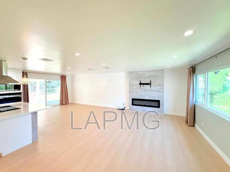 10839 Fellows Avenue – photo 4