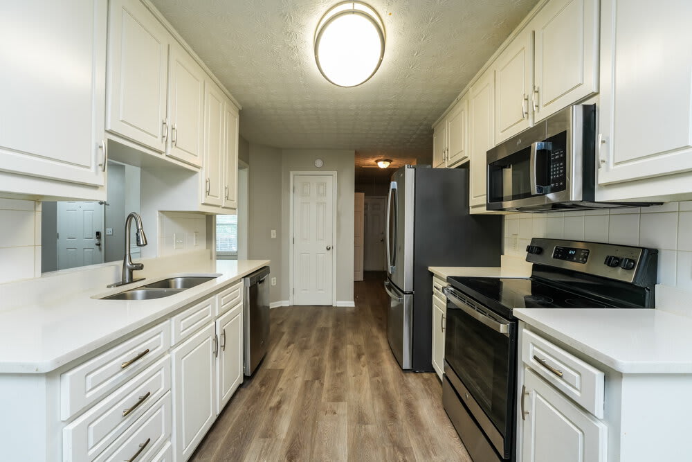 667 Stonecrest Dr – photo 2